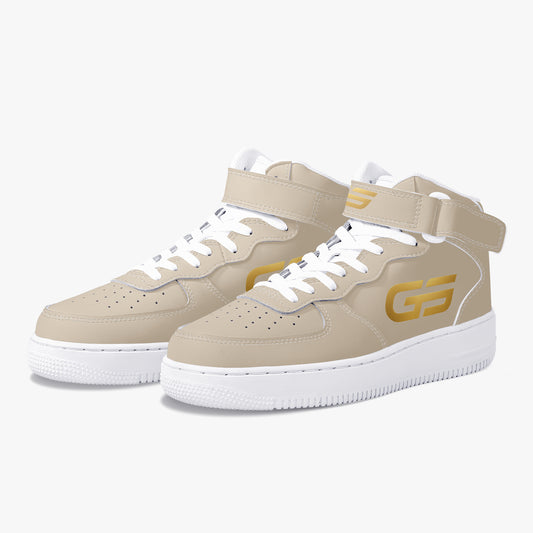Découvrez la GS HIGH 01 SAND/GOLD de GOMS UNITED, une sneaker montante unisexe sable et dorée au style streetwear premium.