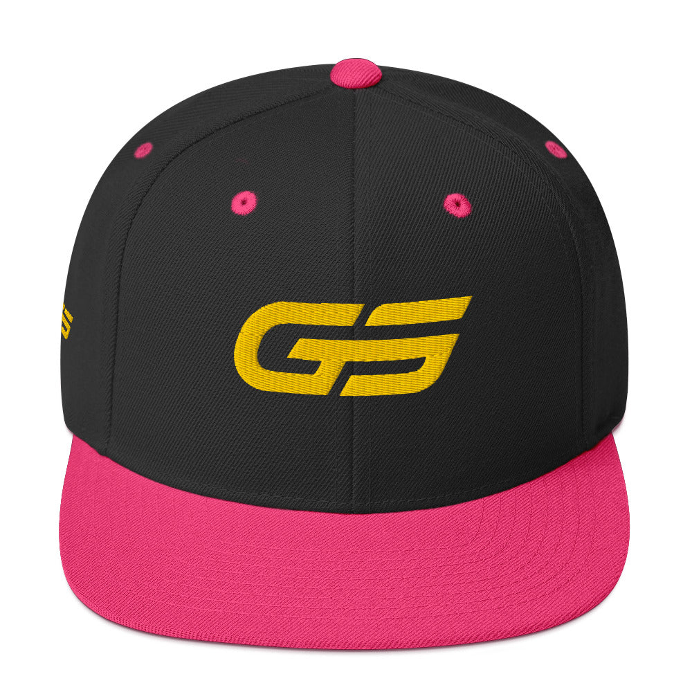 Casquette snapback bicolore noir et rose fluo, logo GS jaune brodé