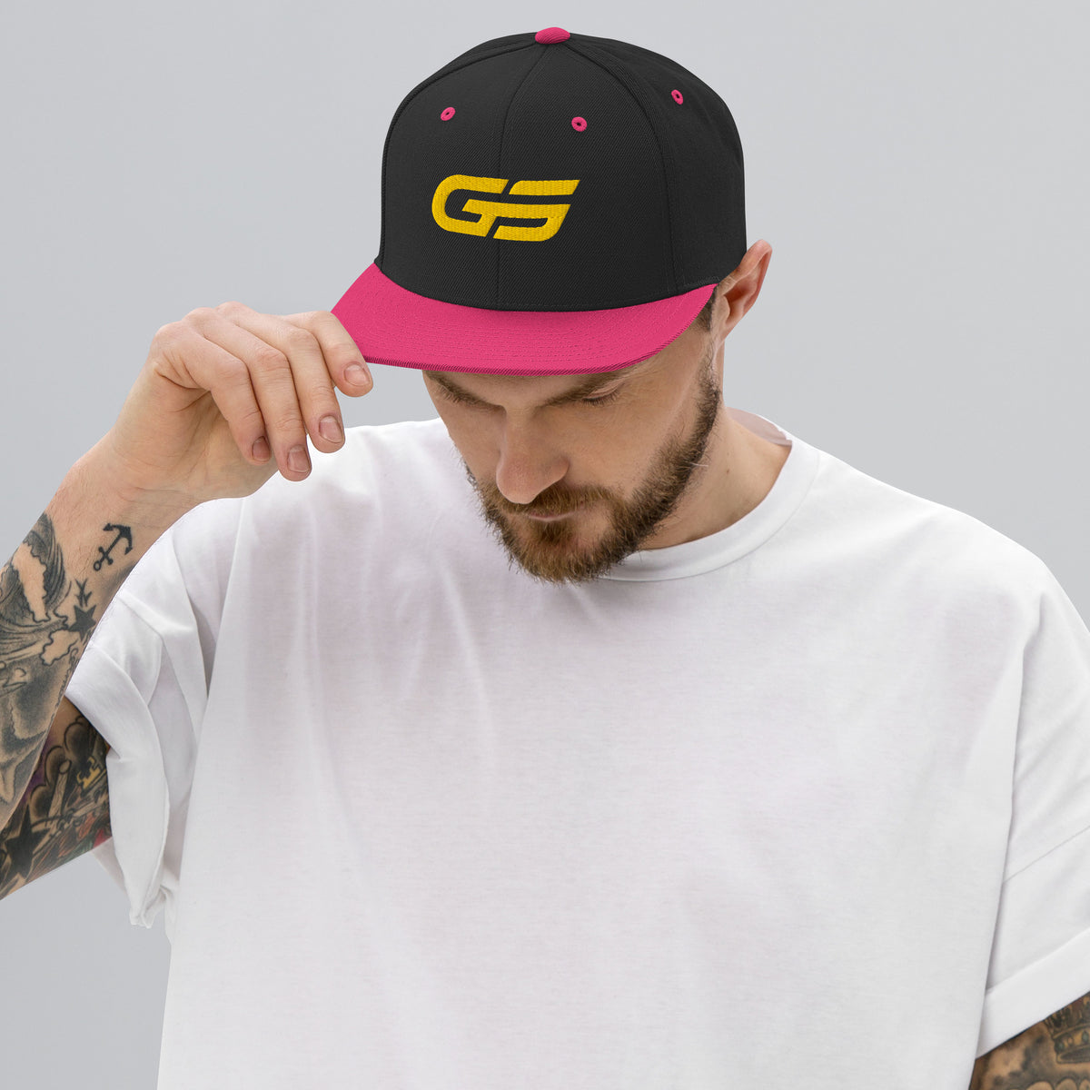 Casquette snapback noire/rose fluo avec logo GS jaune sur le devant