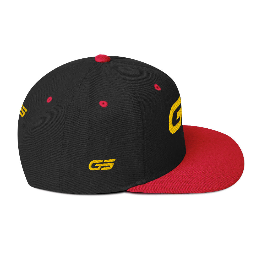 Casquette snapback noire/rouge avec logo GS jaune et œillets rouges