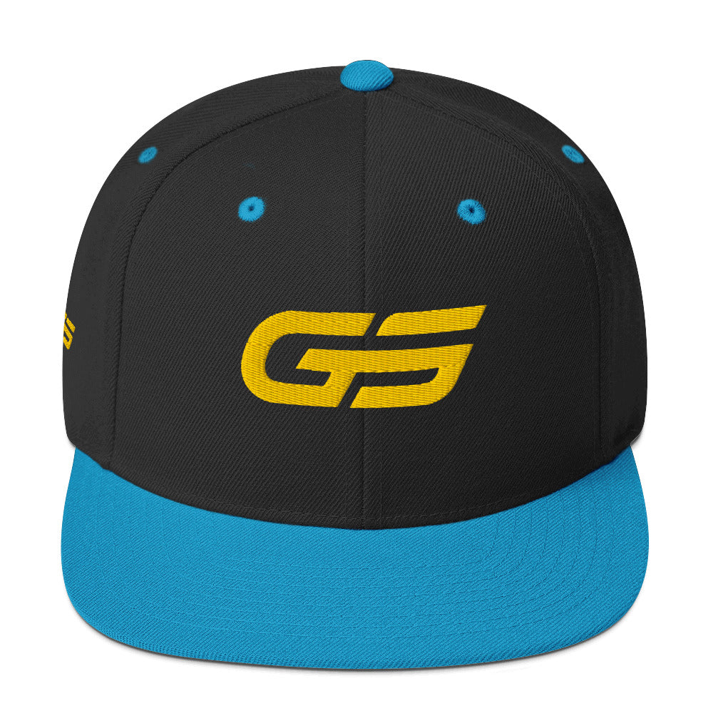 Casquette snapback bicolore noir et bleu clair, logo GS jaune brodé