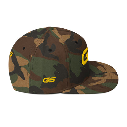 Casquette snapback camouflage vert et marron, logo GS jaune, visière noire