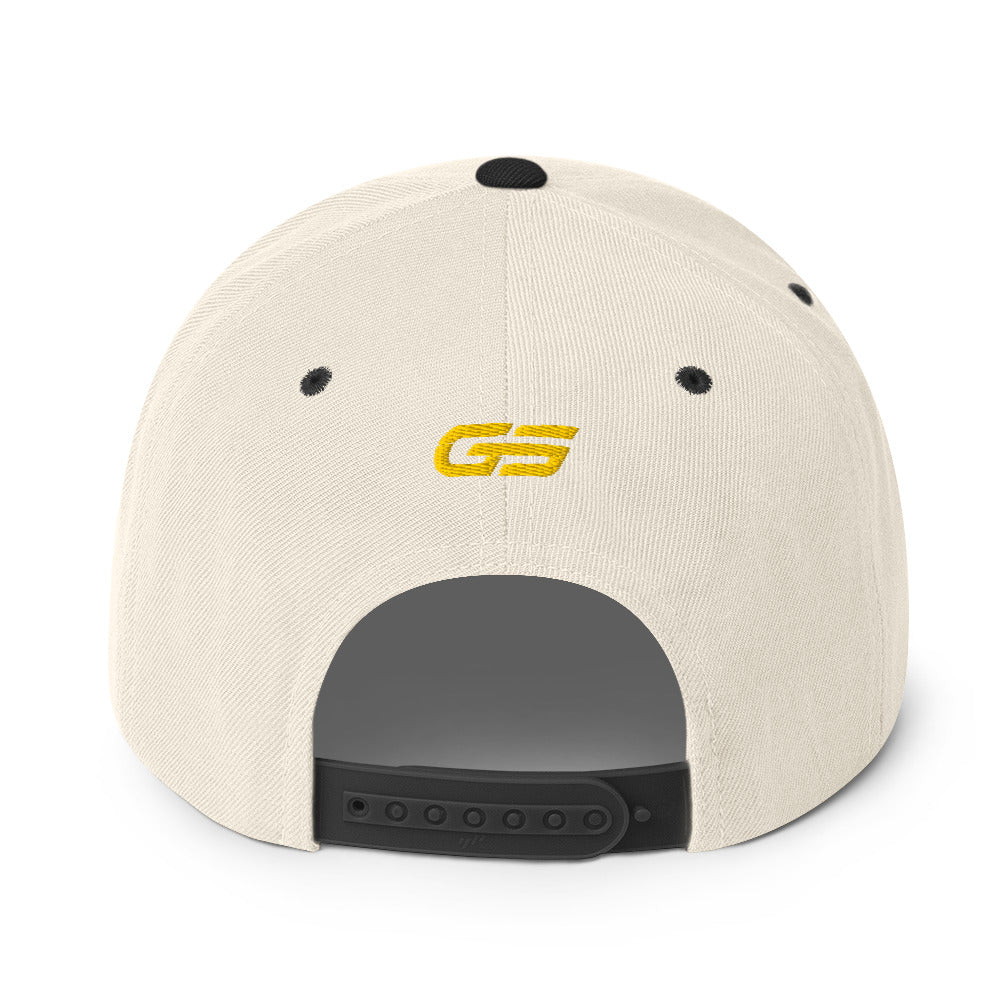 Casquette snapback beige naturel, logo GS jaune, visière noire, fermeture arrière