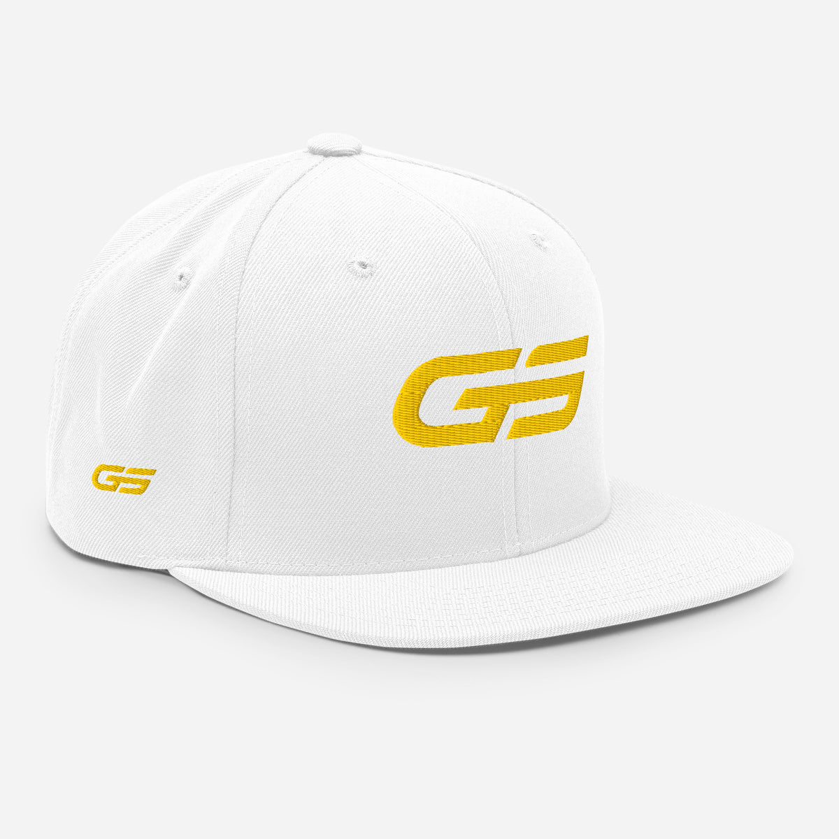 Casquette snapback blanche GOMS UNITED avec logo GS jaune sur le devant.